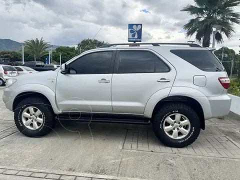 Toyota Fortuner 4x4 usado (2010) color Plata precio u$s32.000