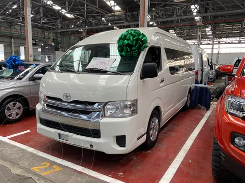 Toyota Hiace 2.7L Bus 15 Pas usado (2019) color Blanco financiado en mensualidades(enganche $170,000 mensualidades desde $14,000)