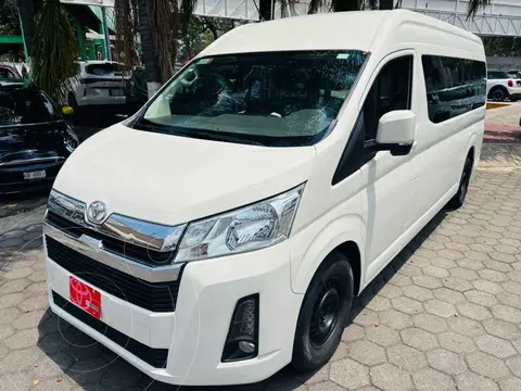 Toyota Hiace 3.5L 12 Pasajeros usado (2021) color Blanco financiado en mensualidades(enganche $187,319 mensualidades desde $16,638)