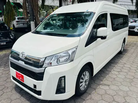 Toyota Hiace 3.5L 12 Pasajeros usado (2021) color Blanco financiado en mensualidades(enganche $187,319 mensualidades desde $16,638)