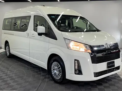Toyota Hiace 12 Pasajeros usado (2023) color Blanco precio $672,999