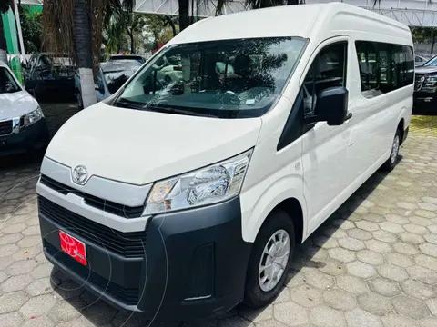 Toyota Hiace Ventana Superlarga usado (2023) color Blanco financiado en mensualidades(enganche $181,944 mensualidades desde $16,161)