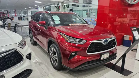 Toyota Highlander HEV XLE nuevo color Rojo precio $945,700