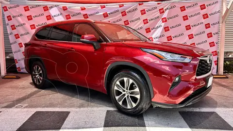 Toyota Highlander XLE usado (2022) color Rojo financiado en mensualidades(enganche $286,330 mensualidades desde $12,301)