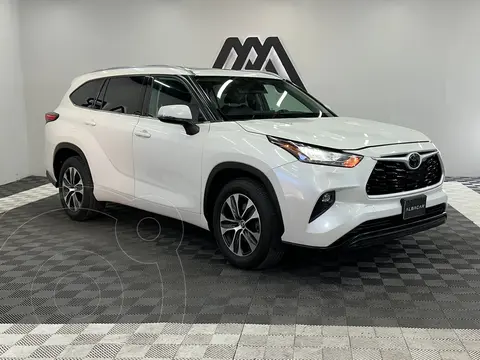 Toyota Highlander XLE usado (2020) color Gris precio $519,999