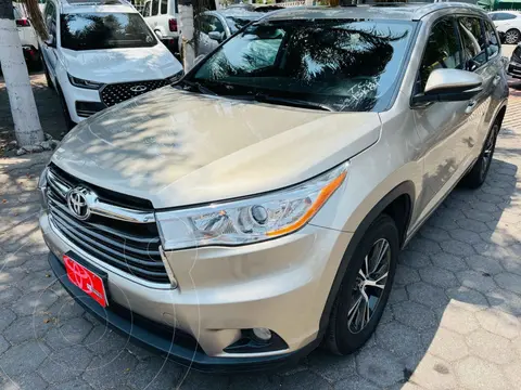 Toyota Highlander XLE usado (2016) color Dorado precio $357,000