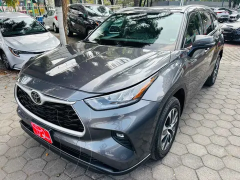 Toyota Highlander XLE usado (2022) color Gris financiado en mensualidades(enganche $160,444 mensualidades desde $14,251)