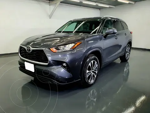 Toyota Highlander XLE usado (2021) color Gris Metalico precio $680,000