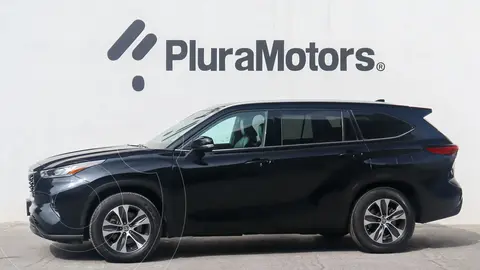 Toyota Highlander XLE usado (2022) color Negro precio $619,000