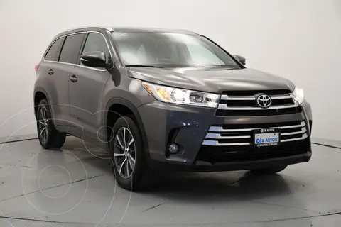 Toyota Highlander XLE usado (2018) color Gris Oscuro precio $564,000