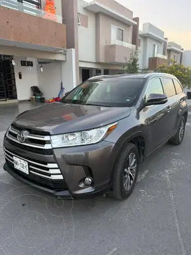 Toyota Highlander XLE usado (2017) color Gris precio $390,000