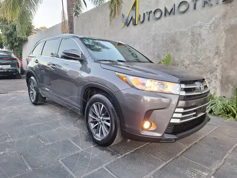 Toyota Highlander XLE usado (2018) color Gris precio $469,000