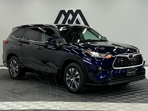 Toyota Highlander XLE usado (2022) color Azul precio $596,999