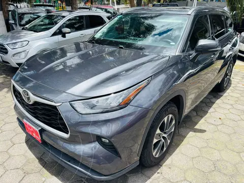 Toyota Highlander XLE usado (2020) color Gris precio $587,000