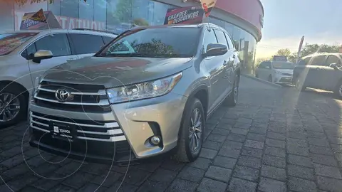 Toyota Highlander XLE usado (2018) color Plata precio $489,000