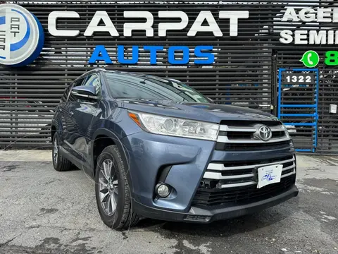 Toyota Highlander XLE usado (2019) color Azul Oscuro precio $479,000