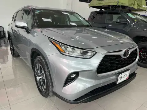 Toyota Highlander XLE usado (2022) color Plata financiado en mensualidades(enganche $182,750 mensualidades desde $15,431)