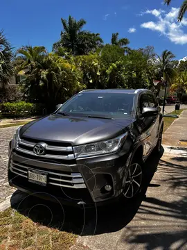 Toyota Highlander XLE usado (2019) color Gris Metalico precio $475,000