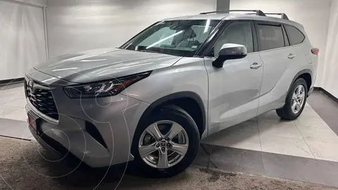 Toyota Highlander LE usado (2023) color Plata financiado en mensualidades(enganche $167,200 mensualidades desde $16,494)