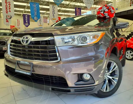 Toyota Highlander XLE usado (2016) color Gris precio $347,500