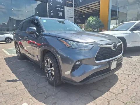 Toyota Highlander XLE usado (2021) color Plata precio $558,000