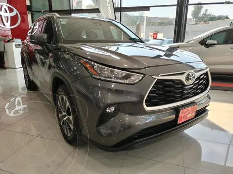 Toyota Highlander XLE usado (2022) color Gris Oscuro precio $729,000