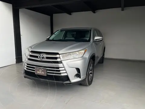 Toyota Highlander LE usado (2019) color plateado precio $465,000