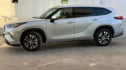 Toyota Highlander XLE usado (2022) color Plata precio $699,000