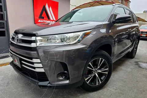 Toyota Highlander LE usado (2017) color Gris Metalico precio $398,000