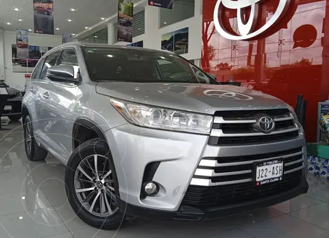 Toyota Highlander XLE usado (2017) color plateado precio $395,000