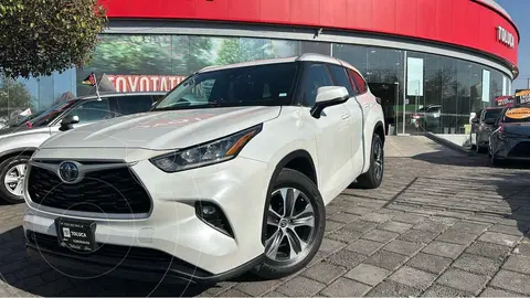 Toyota Highlander XLE usado (2023) color Blanco financiado en mensualidades(enganche $220,106 mensualidades desde $23,422)