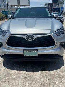 Toyota Highlander XLE usado (2022) color Plata precio $620,000