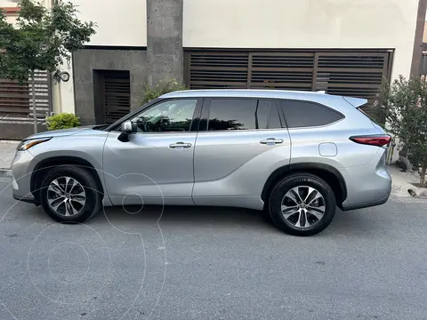 Toyota Highlander XLE usado (2020) color Gris Metalico precio $575,000