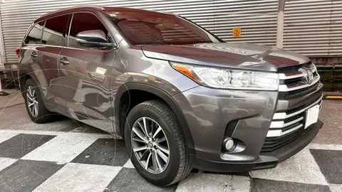 Toyota Highlander XLE usado (2017) color Gris precio $370,000
