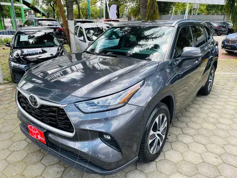 Toyota Highlander XLE usado (2021) color Gris precio $629,000