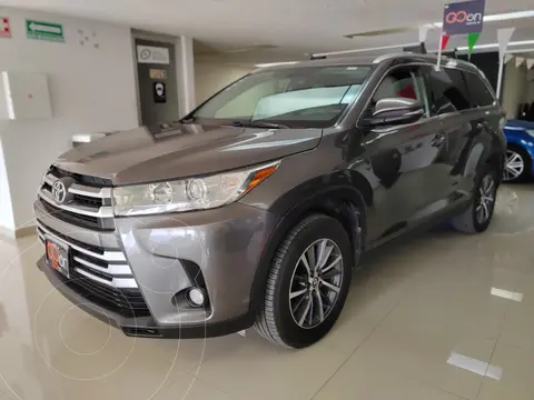 Toyota Highlander XLE usado (2019) color Cafe precio $420,000