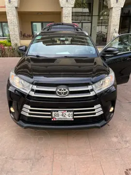 Toyota Highlander XLE usado (2018) color Negro precio $455,000