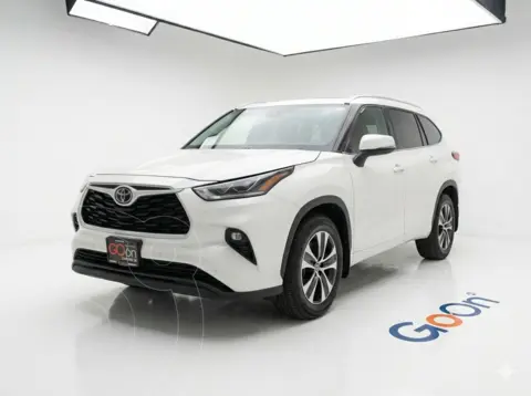Toyota Highlander XLE usado (2021) color TOY_ WHITE PEARL precio $555,000