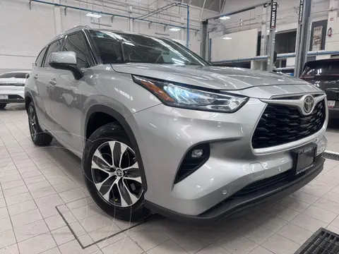 Toyota Highlander XLE usado (2020) color plateado precio $559,900