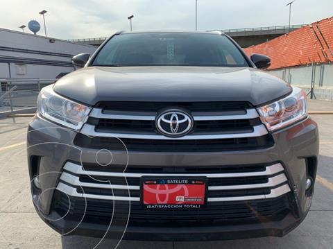foto Toyota Highlander XLE usado (2019) color Gris Metálico precio $589,000