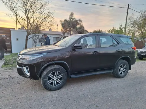 Toyota Hilux 2.8 4x4 SRV TDi DC usado (2018) color Marron precio u$s35.000