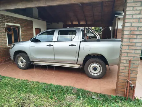 Toyota Hilux 2.4 4x2 DX TDi DC usado (2021) color Plata Metalico precio $25.000.000