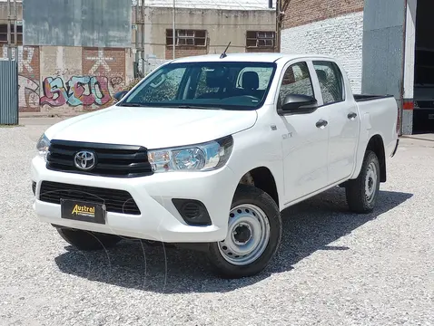 Toyota Hilux 2.4 4x2 DX TDi DC usado (2020) color Blanco financiado en cuotas(anticipo $18.500.000)