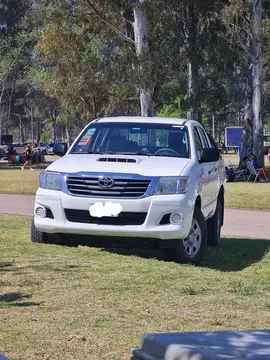 Toyota Hilux 2.5 4x2 DX Pack DC usado (2015) color Blanco precio $6.000.000