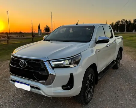 Toyota Hilux 4X4 Cabina Doble SRV 2.8 TDi Aut usado (2022) color Blanco precio $46.500.000