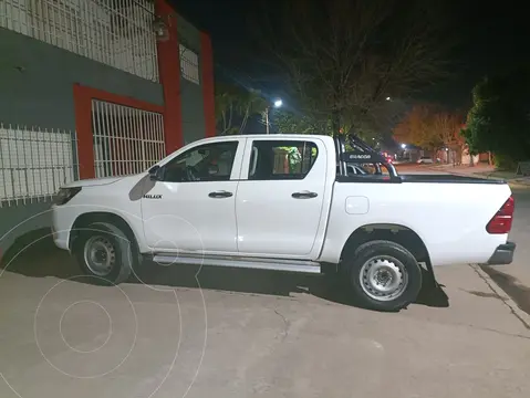 Toyota Hilux 2.4 4x2 DX TDi DC usado (2017) color Blanco precio $29.500.000