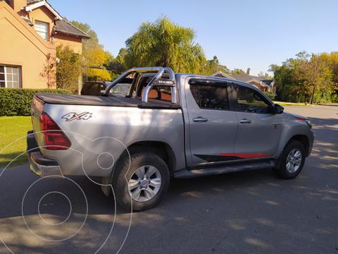 foto Toyota Hilux 4X4 Cabina Doble SRV 2.8 TDi usado (2020) color Plata Metálico precio $4.900.000