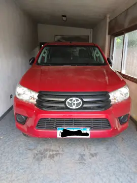 Toyota Hilux 2.4 4x2 DX TDi DC usado (2018) color Rojo precio u$s29.500