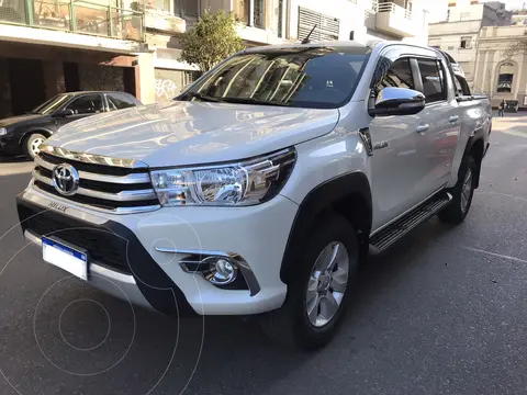 Toyota Hilux 2.8 4x4 SRV TDi DC Aut usado (2017) color Blanco precio $18.500.000