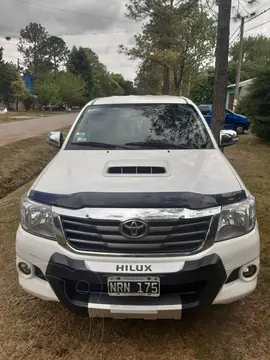 Toyota Hilux 3.0 4x2 SRV TDi DC Cuero usado (2014) color Blanco precio $6.600.000